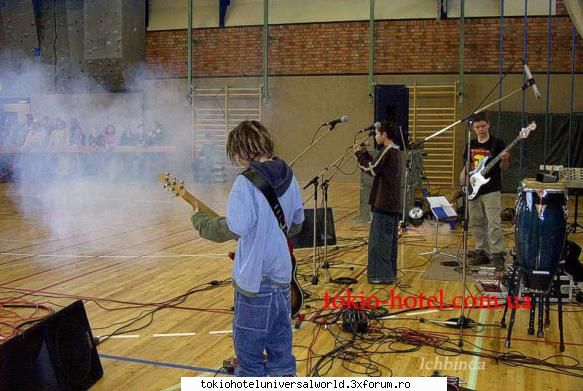 aveau shi fum :rotfl:  :rotfl: asta chiar e sweet :rotfl: ..oare ce melodie cantau? :rotfl: primul